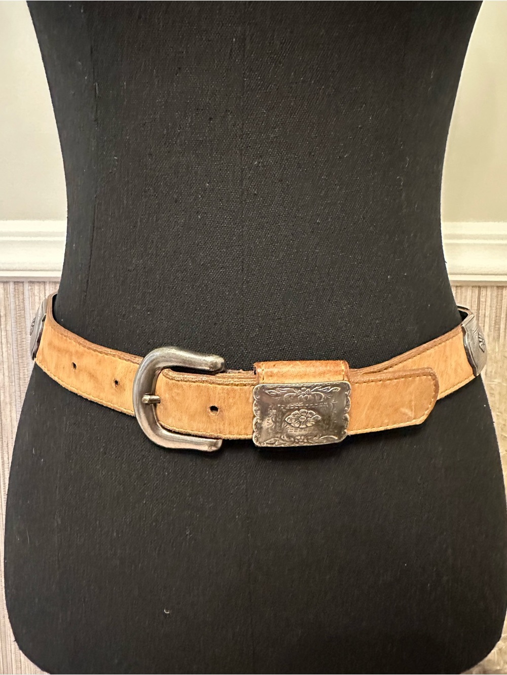 Vintage Details USA Genuine Leather Concho Belt Cognac Tan Western Boho XS/S - Picture 9 of 10